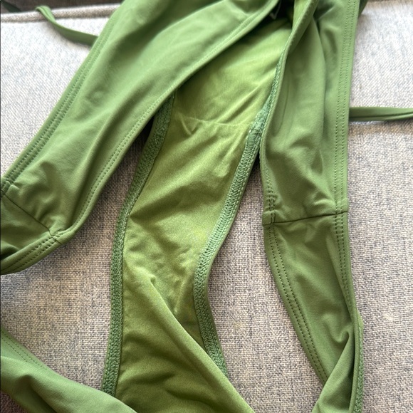 WeWoreWhat Halter Court Green Bikini Set Size M - Picture 4 of 6